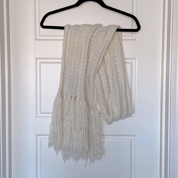 Abercrombie & Fitch Accessories - Abercrombie and Fitch knit scarf